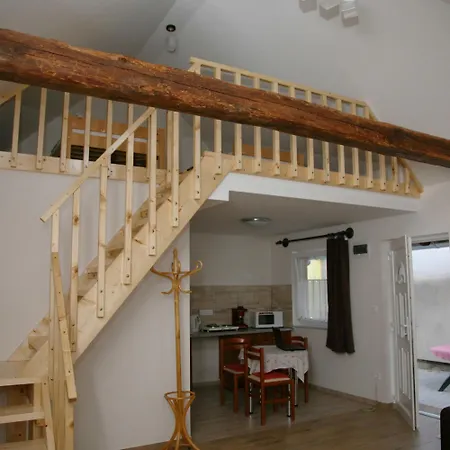 Biro Vendeghaz شقة