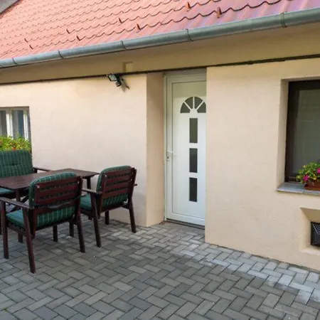 Biro Vendeghaz Apartmán *